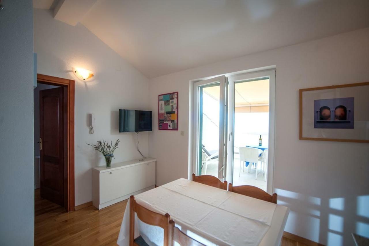 Apartamento House Koloc Bol Exterior foto