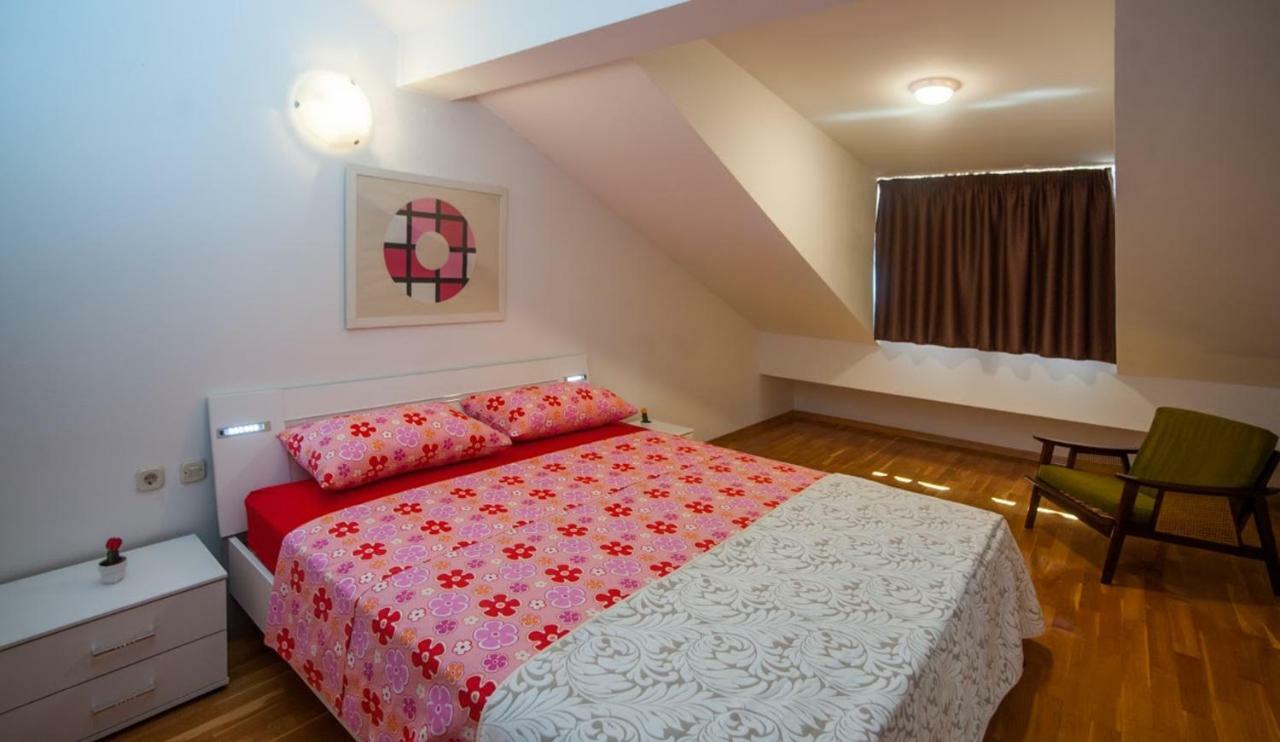 Apartamento House Koloc Bol Exterior foto