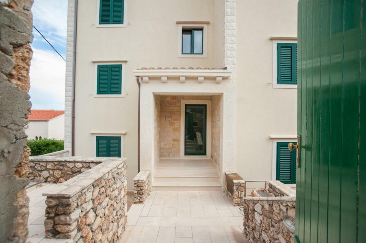 Apartamento House Koloc Bol Exterior foto