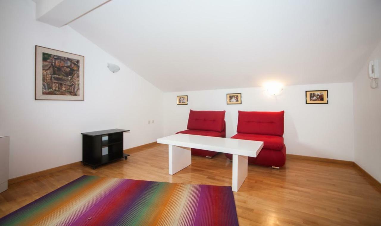Apartamento House Koloc Bol Exterior foto
