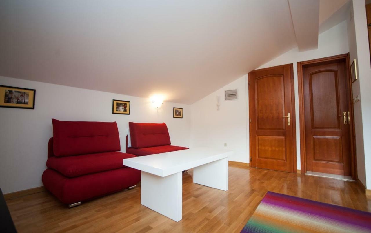 Apartamento House Koloc Bol Exterior foto