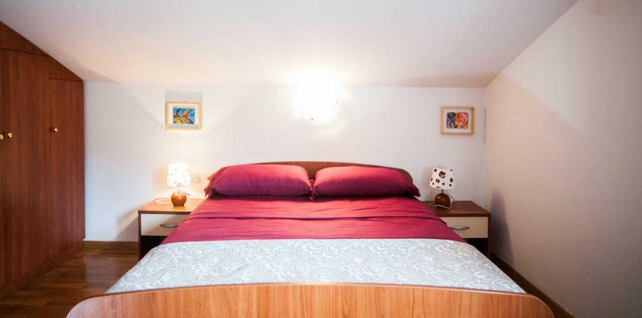 Apartamento House Koloc Bol Exterior foto