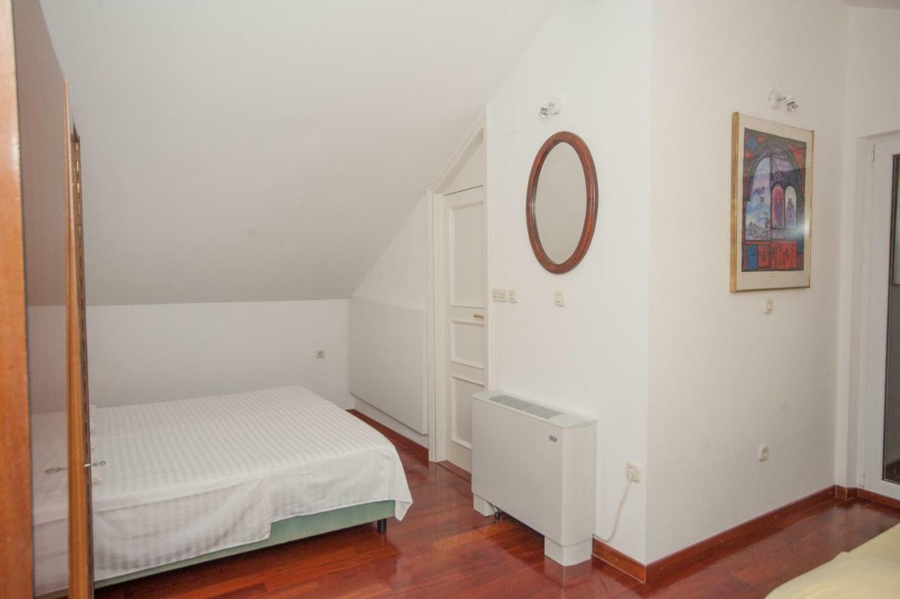 Apartamento House Koloc Bol Exterior foto