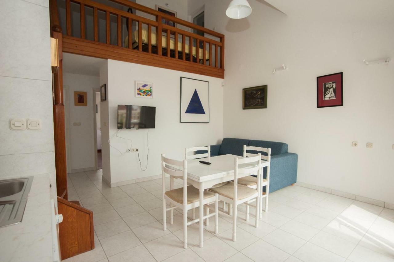 Apartamento House Koloc Bol Exterior foto